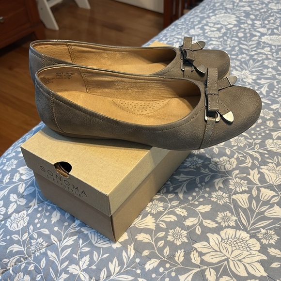 Tan Flats - Picture 2 of 2